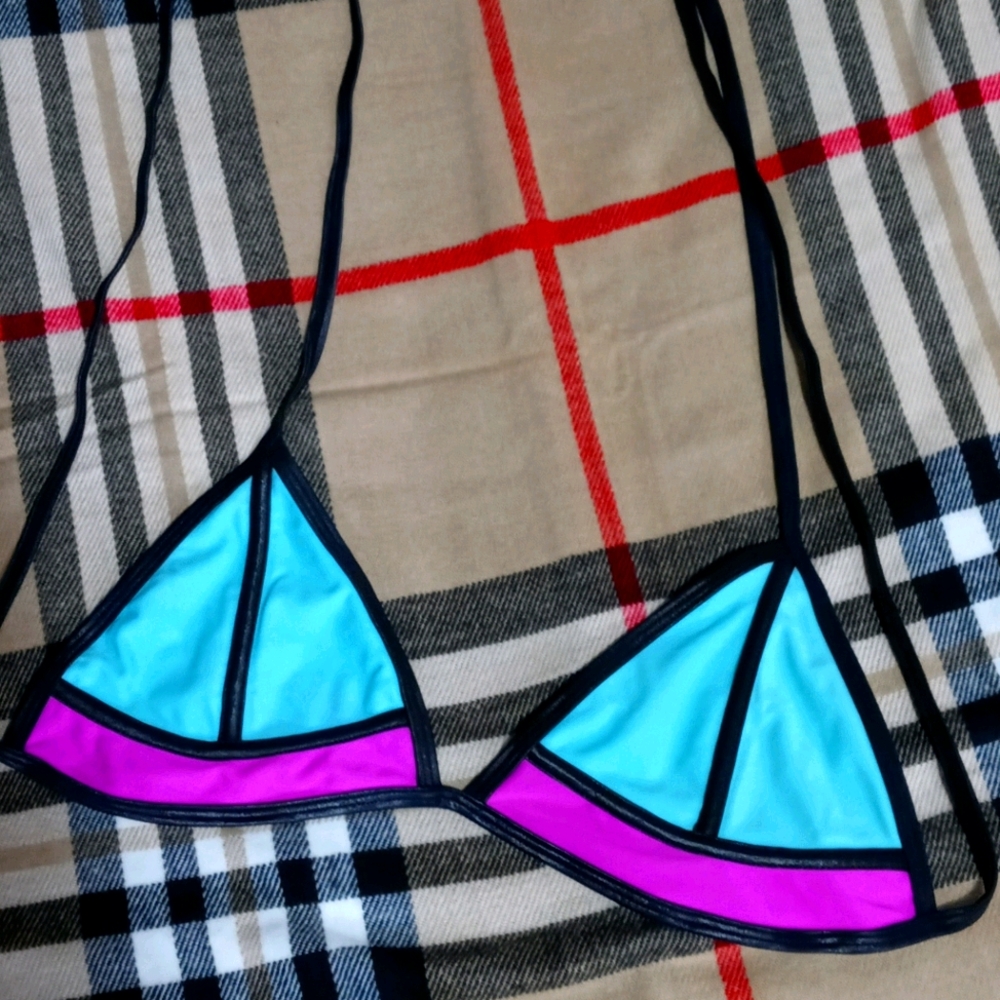 Color block bikini top
